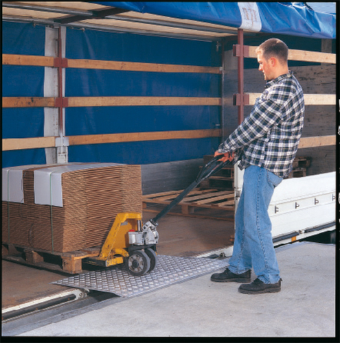 Ponte di attraversamento con fori di presa