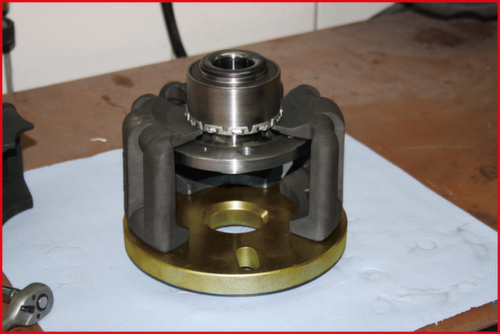 Set di utensili universali per il montaggio di cuscinetti di ruote compatte