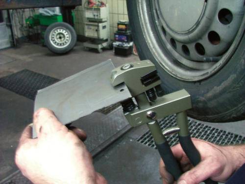 Pinze per punzonare e mettere a terra