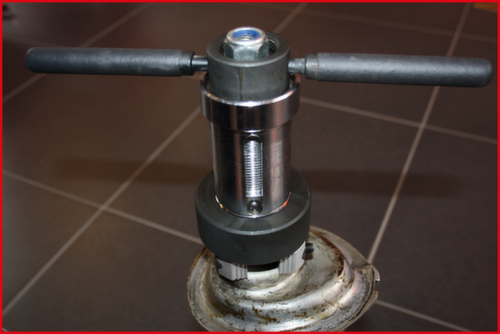 Set di aiuti per il montaggio degli ammortizzatori con molla di arresto della tensione