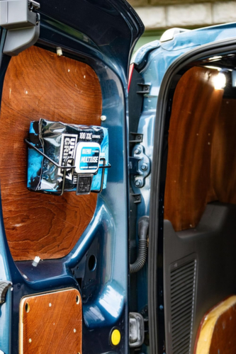 Staffa di supporto per veicolo per panni per pulizia