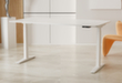 UDOBÄR scrivania regolabile in altezza elettricamente con gambe a T