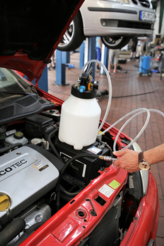 Riempimento dell'olio del cambio con adattatore