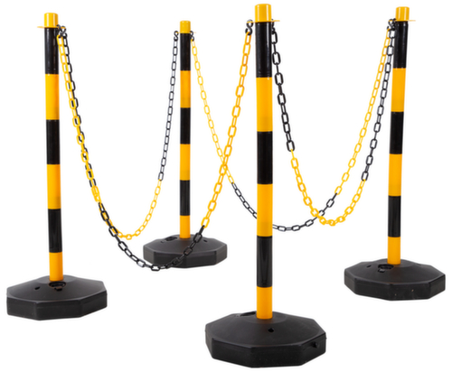 Set di pali della barriera con catena