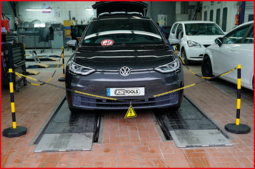 Set di pali della barriera con catena