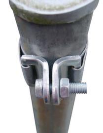 Fascetta universale per il fissaggio di contenitori per rifiuti