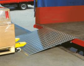 Ponte di attraversamento con fori di presa