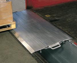 Ponte di attraversamento con portata di 4000 kg