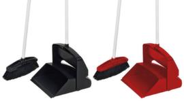 Pala in piedi con scopa