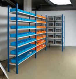 Scaffale con contenitori aperti per parti oleose